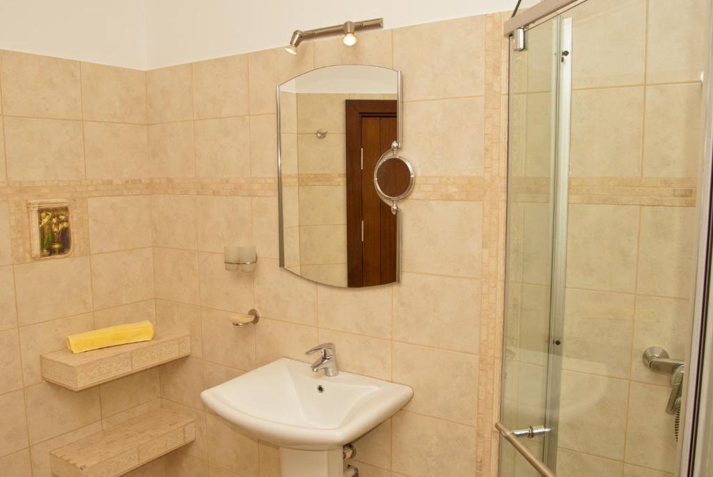 Hotel Belleville Iasi Ngoại thất bức ảnh